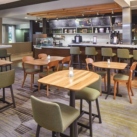 Courtyard By Marriott Orlando Airport Hotell Exteriör bild