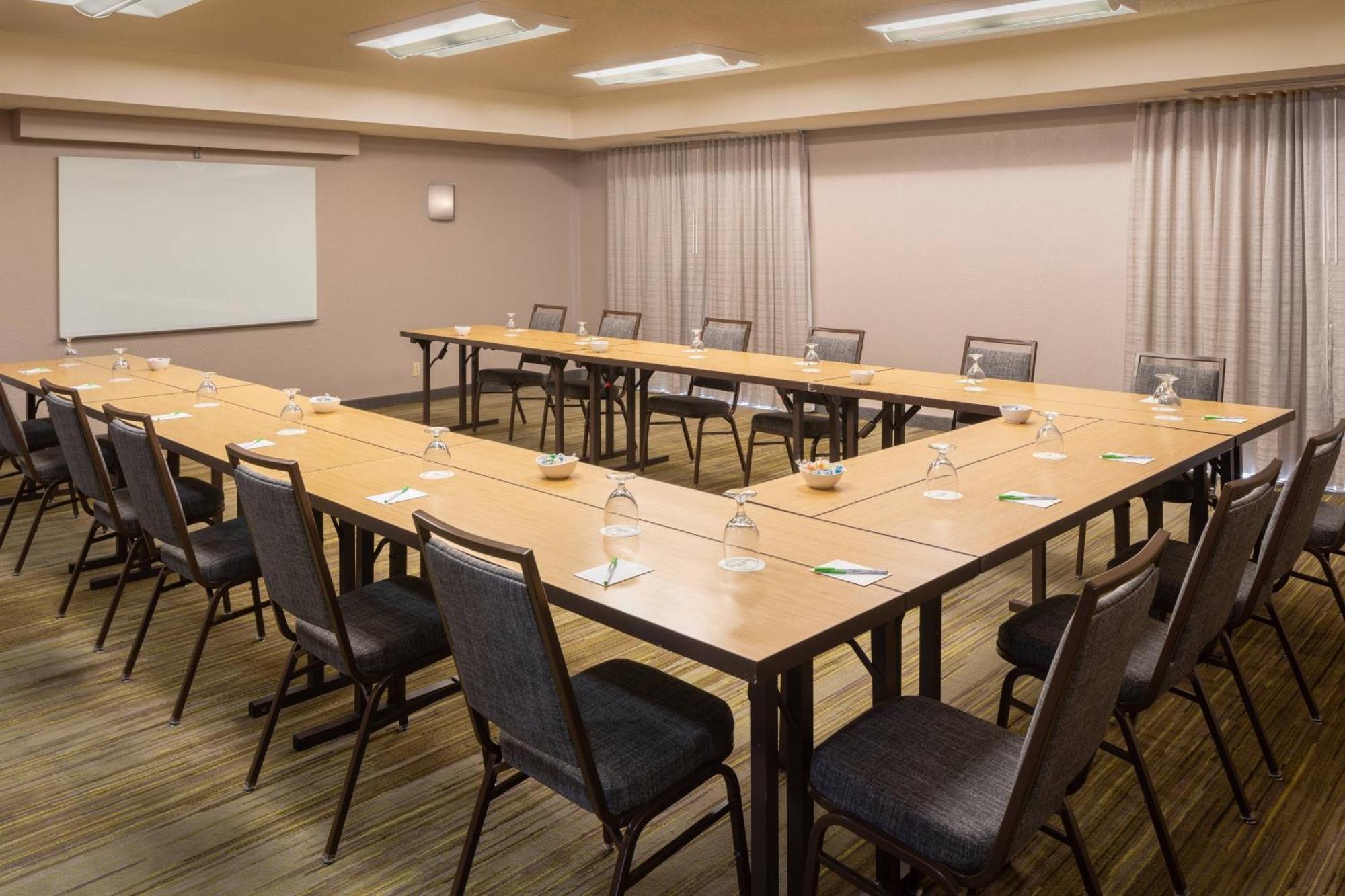Courtyard By Marriott Orlando Airport Hotell Exteriör bild