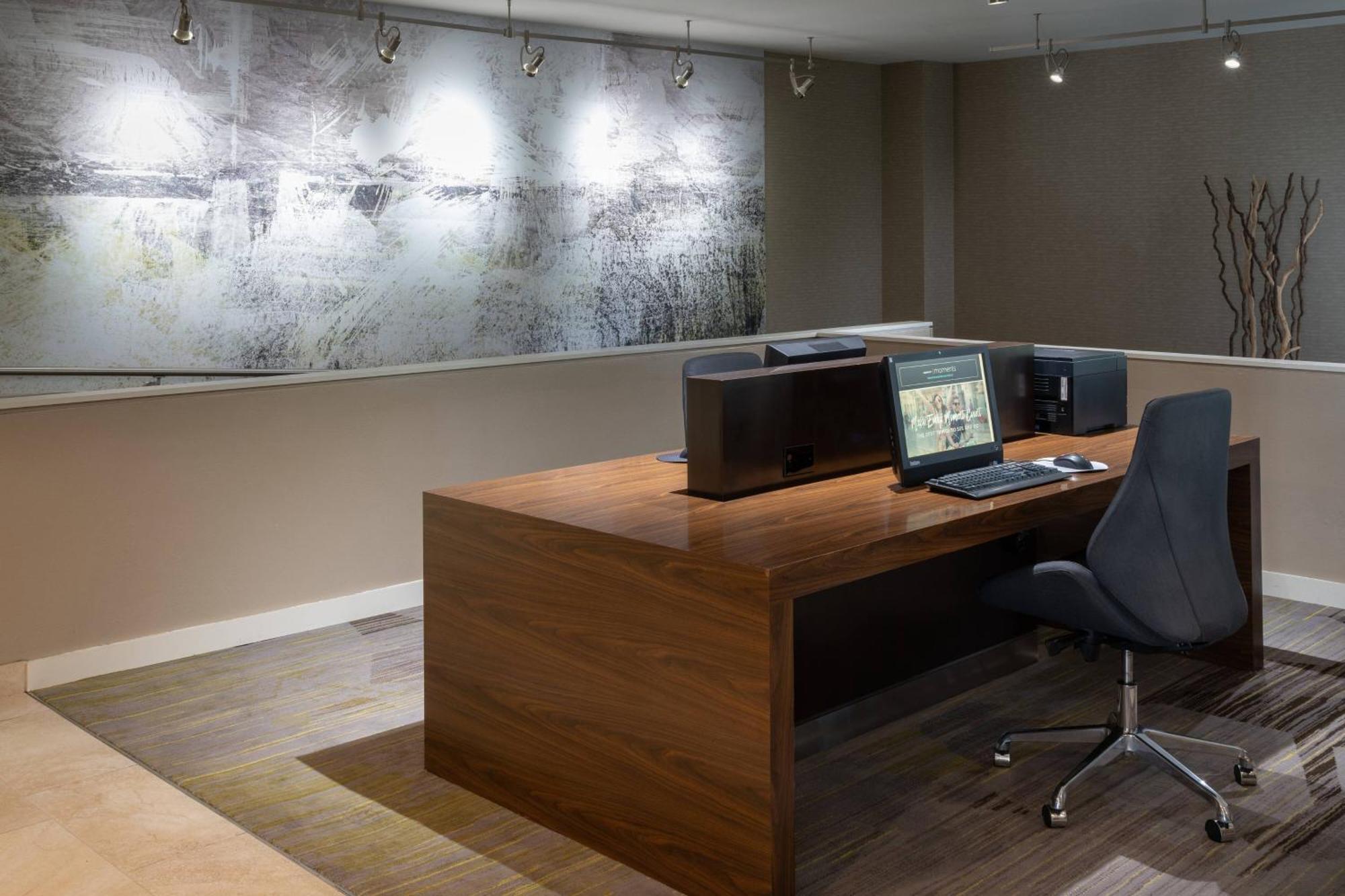Courtyard By Marriott Orlando Airport Hotell Exteriör bild