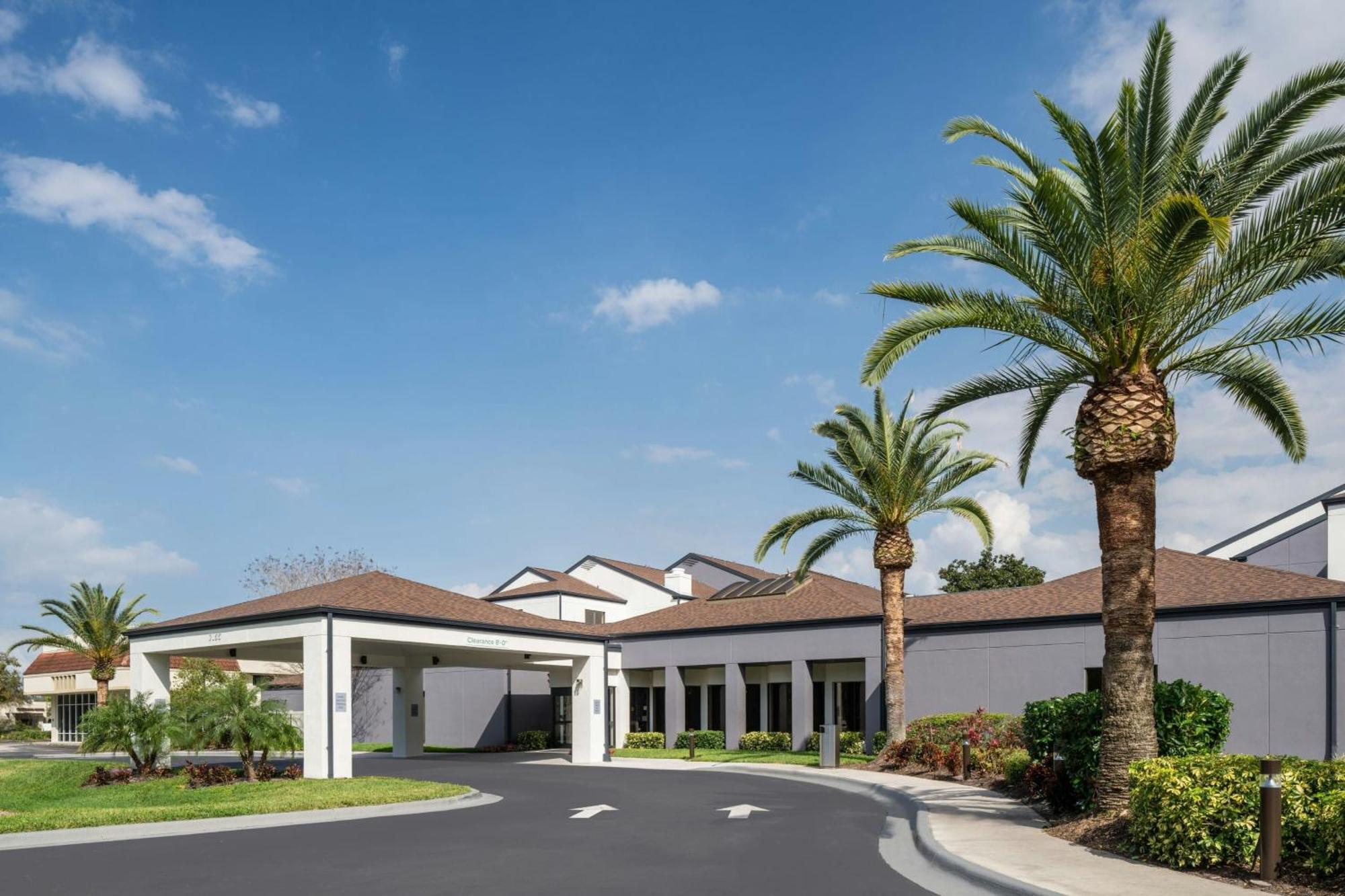 Courtyard By Marriott Orlando Airport Hotell Exteriör bild