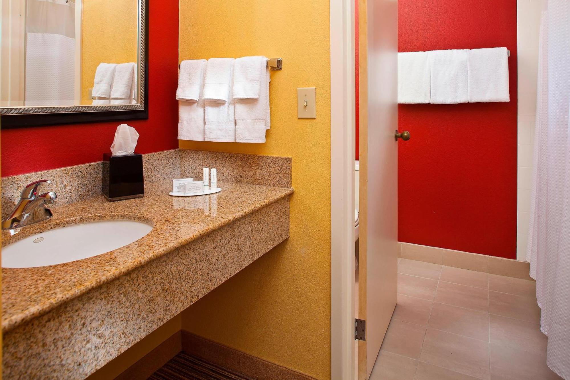 Courtyard By Marriott Orlando Airport Hotell Exteriör bild