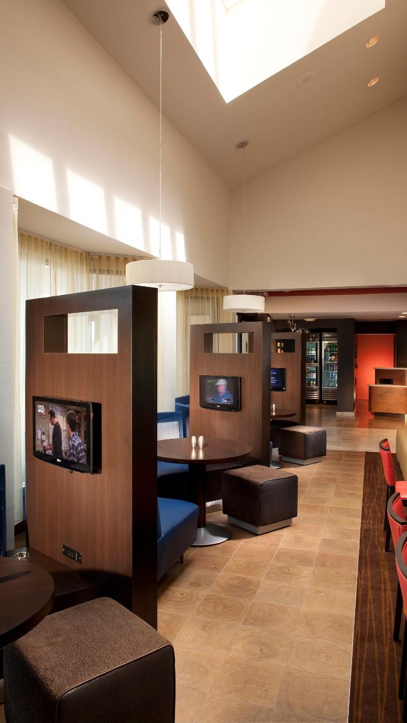 Courtyard By Marriott Orlando Airport Hotell Exteriör bild