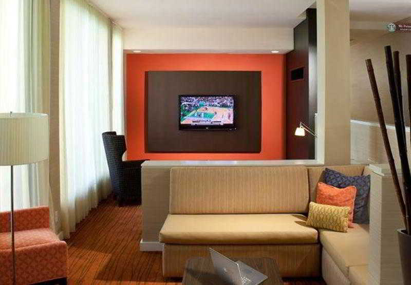Courtyard By Marriott Orlando Airport Hotell Exteriör bild