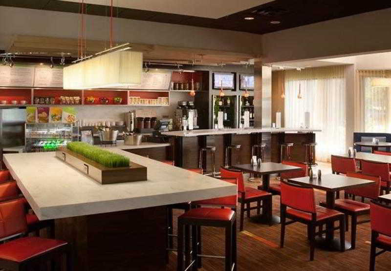 Courtyard By Marriott Orlando Airport Hotell Exteriör bild