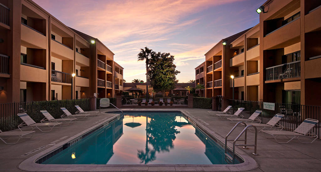 Courtyard By Marriott Orlando Airport Hotell Exteriör bild